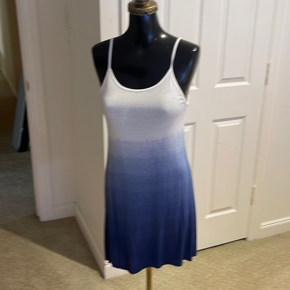 Gorgeous blue & white silk blend tunic with matching under tank - Picture 3 of 7